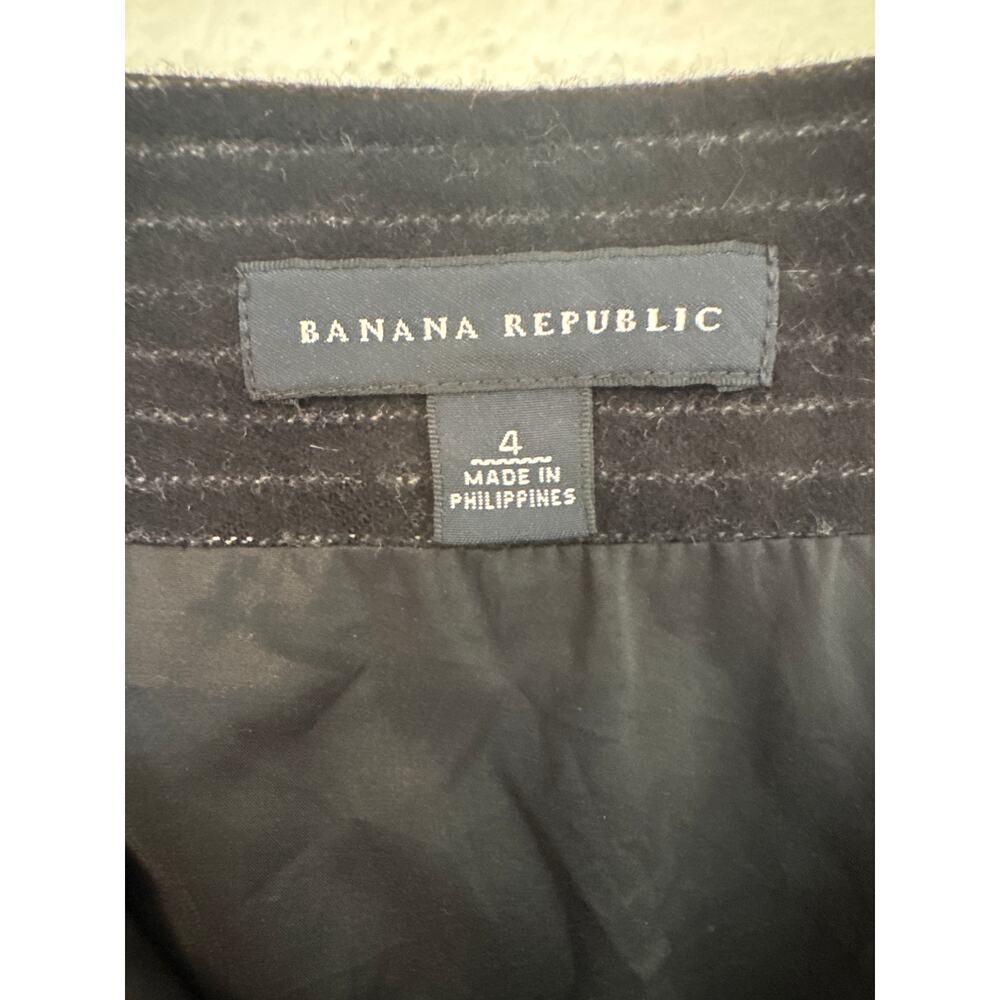Banana Republic Womens Wool Blend Preppy Black Pinstripe Skirt Size 4 Academia  - Picture 4 of 7